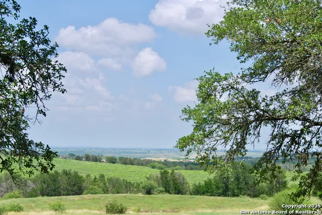 2725 Old Lehmann Seguin, TX 78155