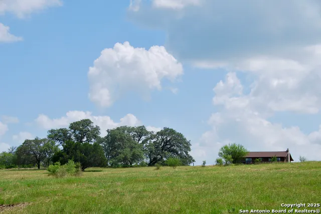 2725 Old Lehmann Seguin, TX 78155