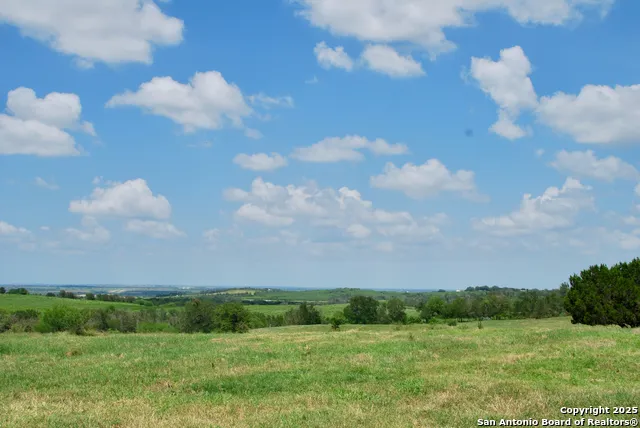 2725 Old Lehmann Seguin, TX 78155