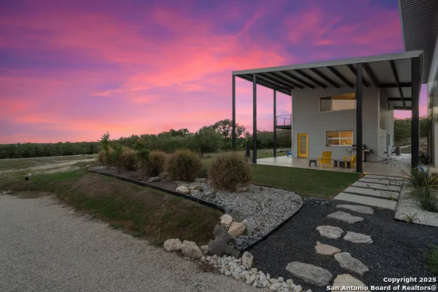 370 Gray Wolf Blanco, TX 78606