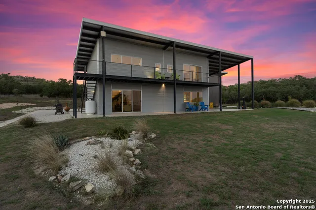 370 Gray Wolf Blanco, TX 78606