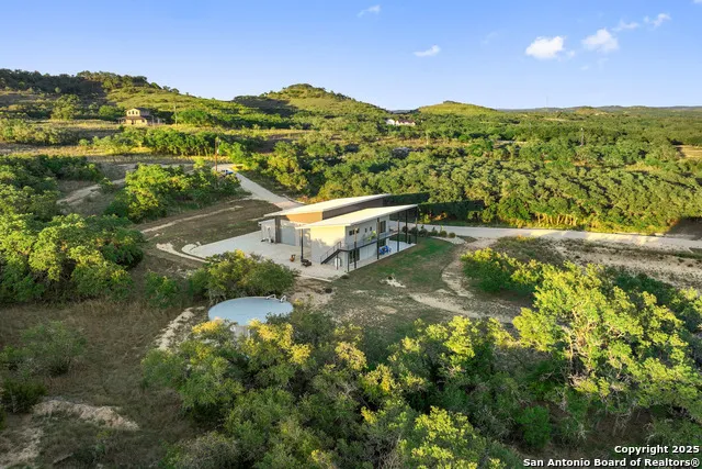 370 Gray Wolf Blanco, TX 78606