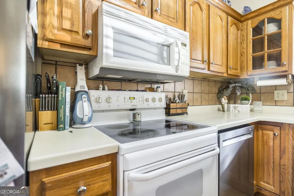 1550 Charlie Benson RD Forsyth, GA 31029