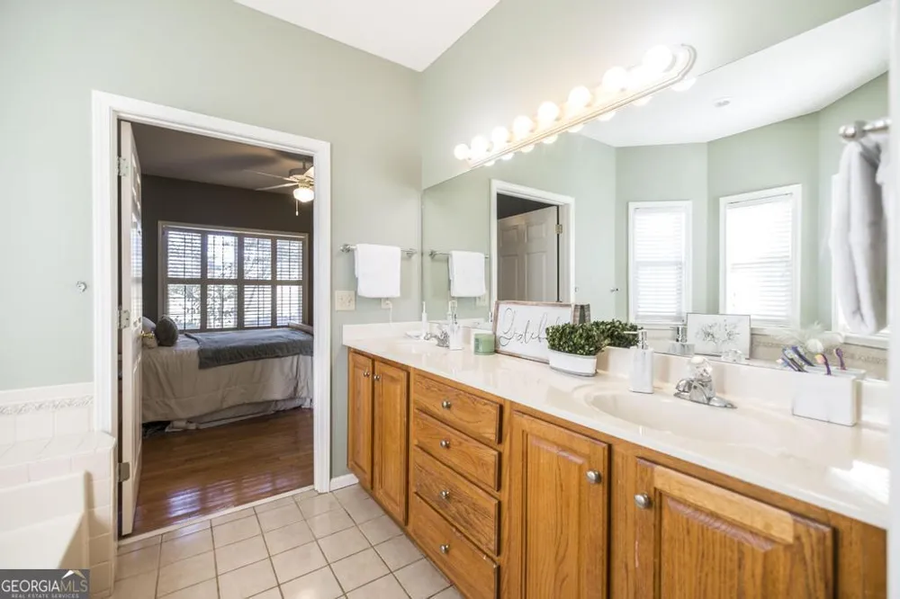1550 Charlie Benson RD Forsyth, GA 31029