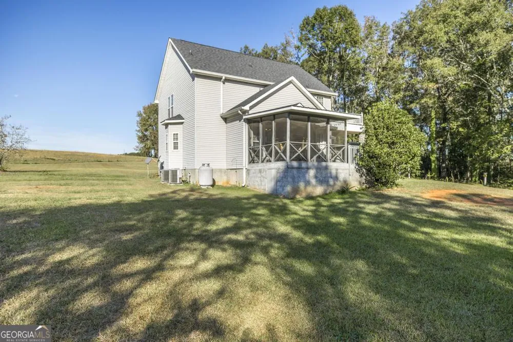 1550 Charlie Benson RD Forsyth, GA 31029