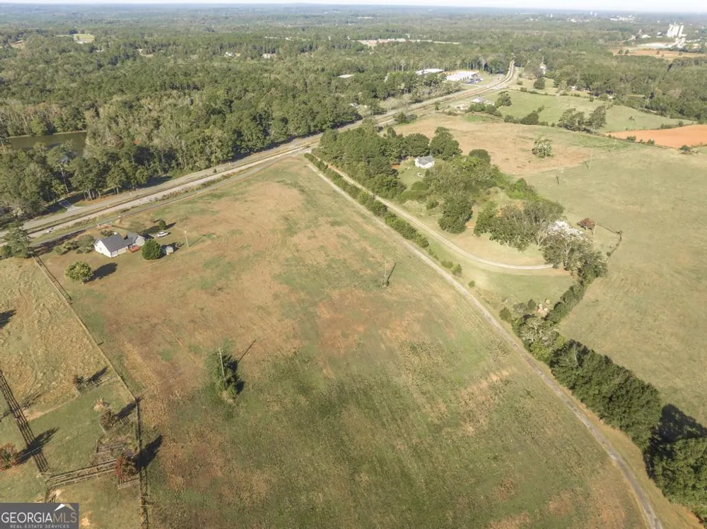 1550 Charlie Benson RD Forsyth, GA 31029