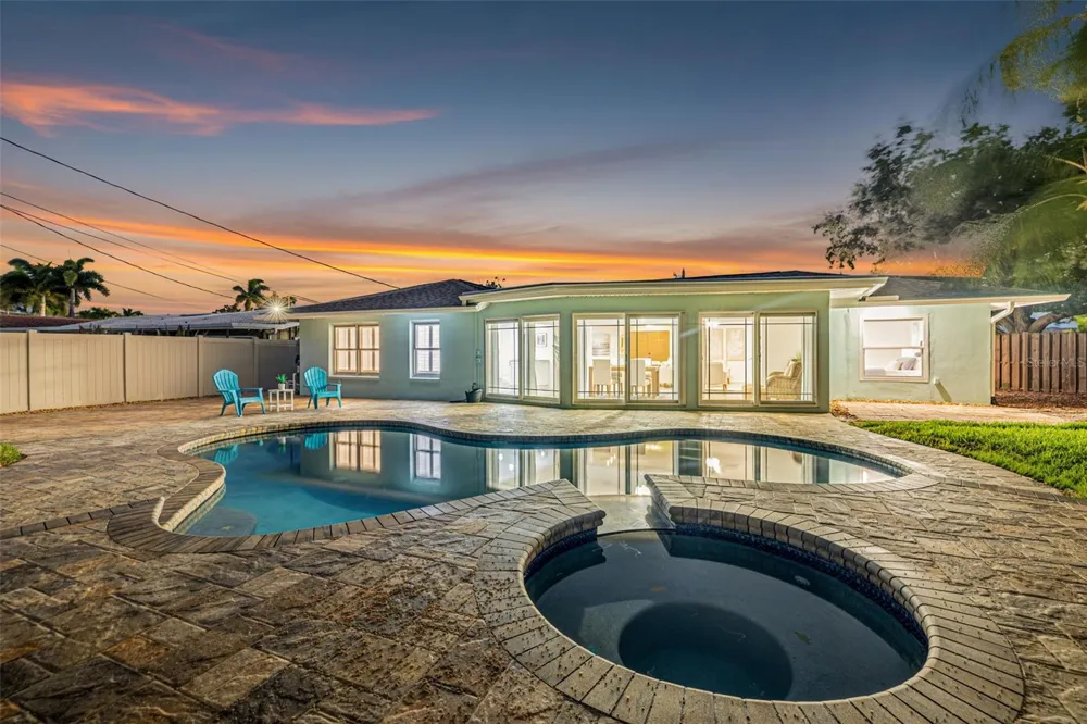 1022 EDEN ISLE DRIVE NE St Petersburg, FL 33704