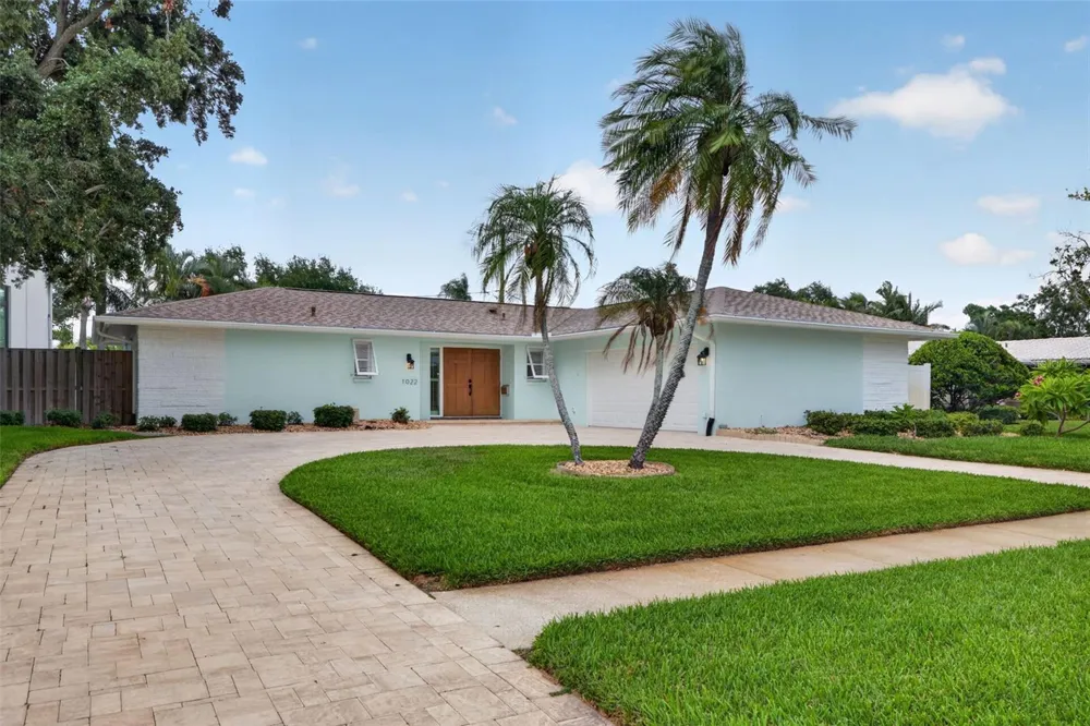 1022 EDEN ISLE DRIVE NE St Petersburg, FL 33704