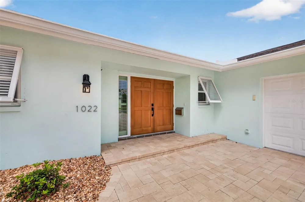 1022 EDEN ISLE DRIVE NE St Petersburg, FL 33704