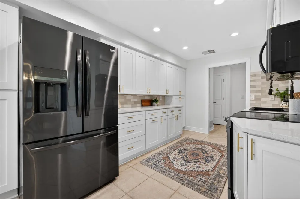 1022 EDEN ISLE DRIVE NE St Petersburg, FL 33704