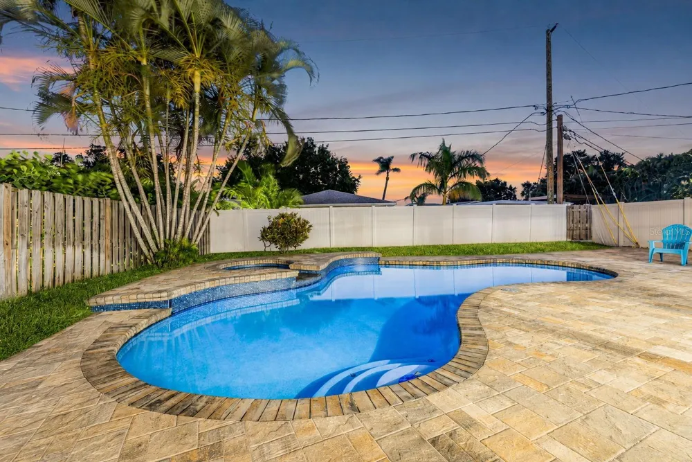 1022 EDEN ISLE DRIVE NE St Petersburg, FL 33704