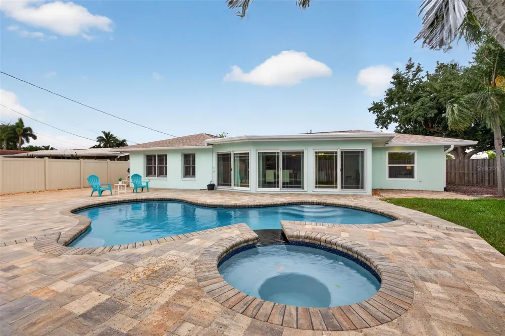1022 EDEN ISLE DRIVE NE St Petersburg, FL 33704