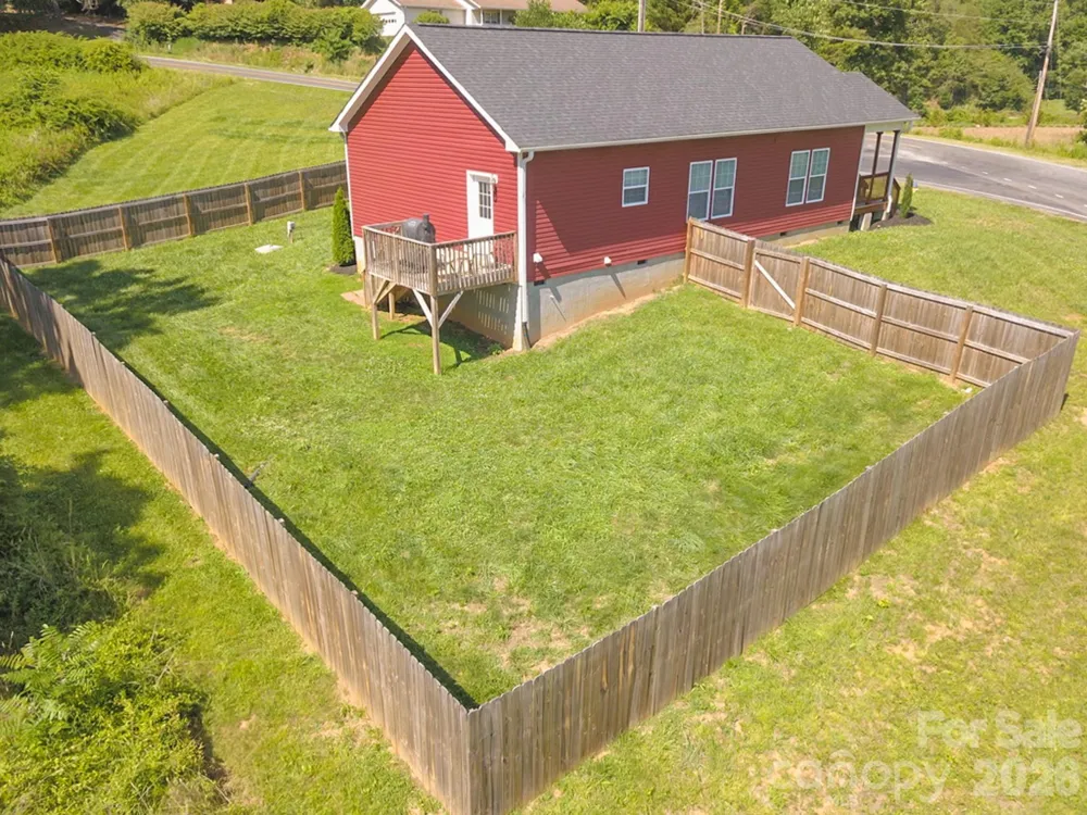 2 Clarks Chapel Extension Weaverville, NC 28787