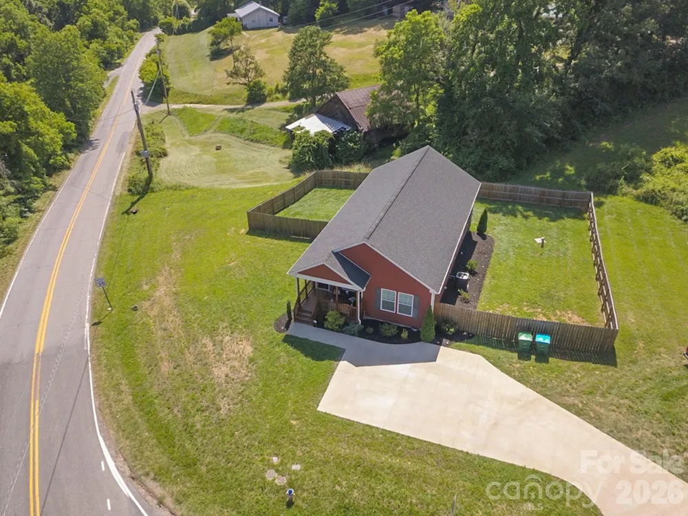 2 Clarks Chapel Extension Weaverville, NC 28787