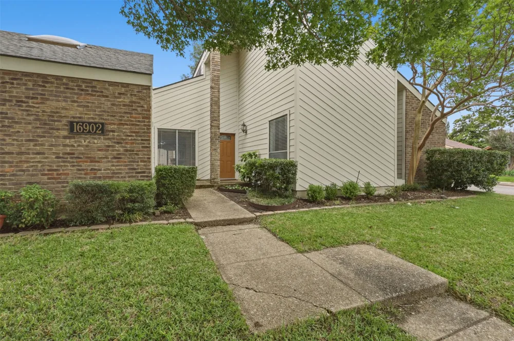 16902 Davenport Court Dallas, TX 75248