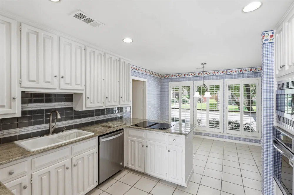 16902 Davenport Court Dallas, TX 75248