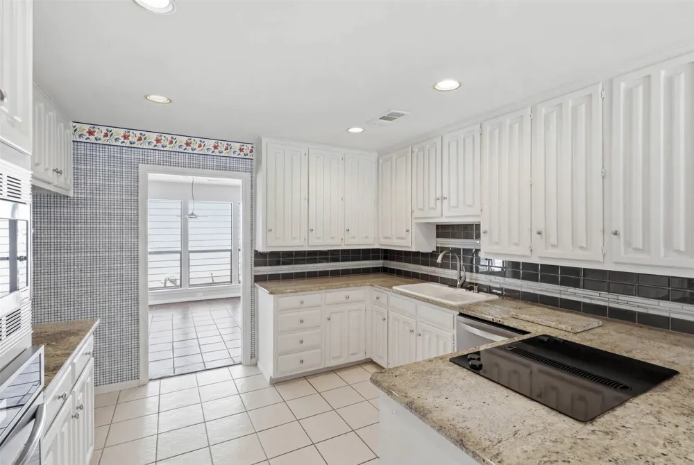 16902 Davenport Court Dallas, TX 75248