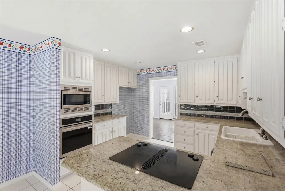 16902 Davenport Court Dallas, TX 75248