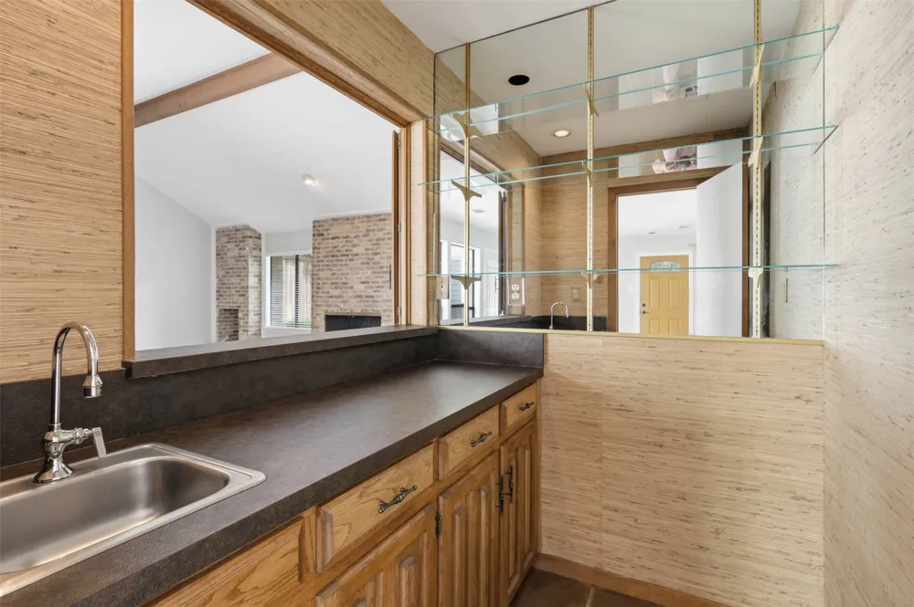 16902 Davenport Court Dallas, TX 75248