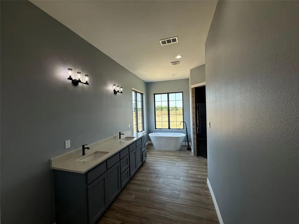 1405 County Road 247 Valley View, TX 76272