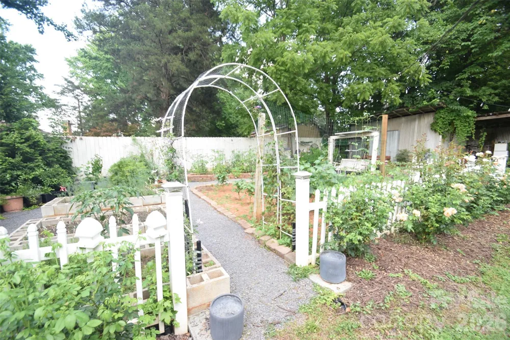 8202 Lawyers Road Mint Hill, NC 28227