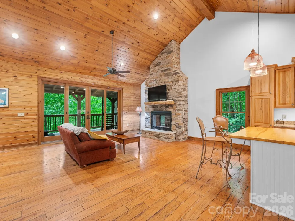 47 Falls Crossing Road Burnsville, NC 28714
