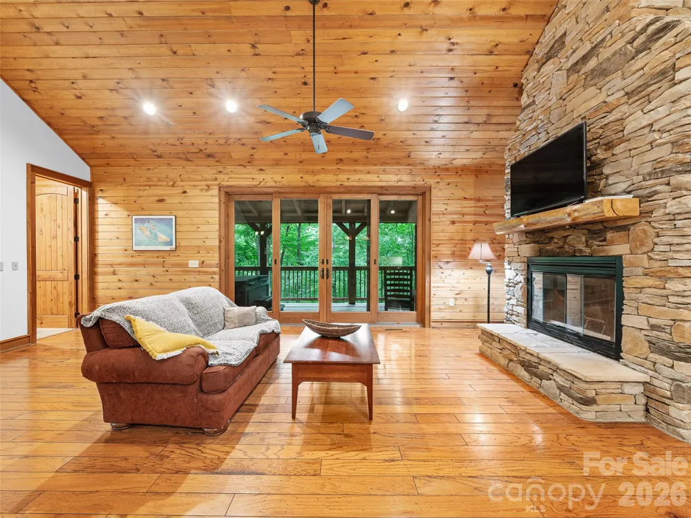 47 Falls Crossing Road Burnsville, NC 28714