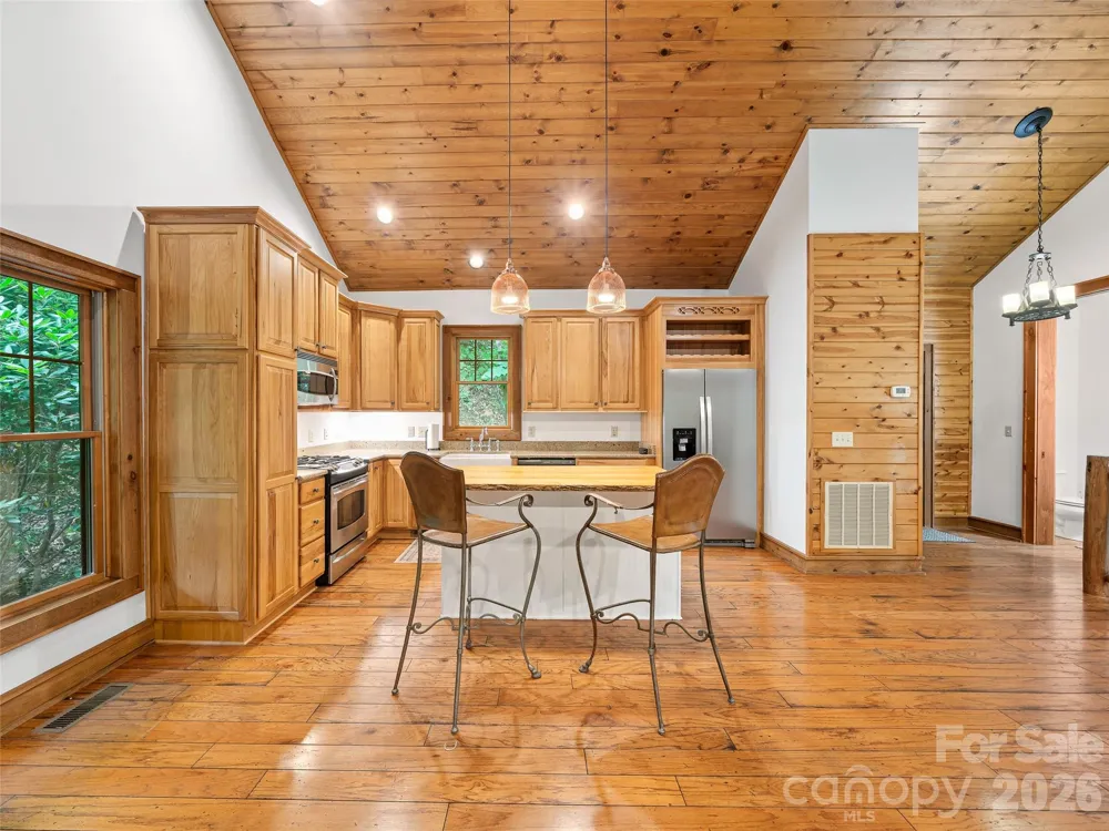 47 Falls Crossing Road Burnsville, NC 28714