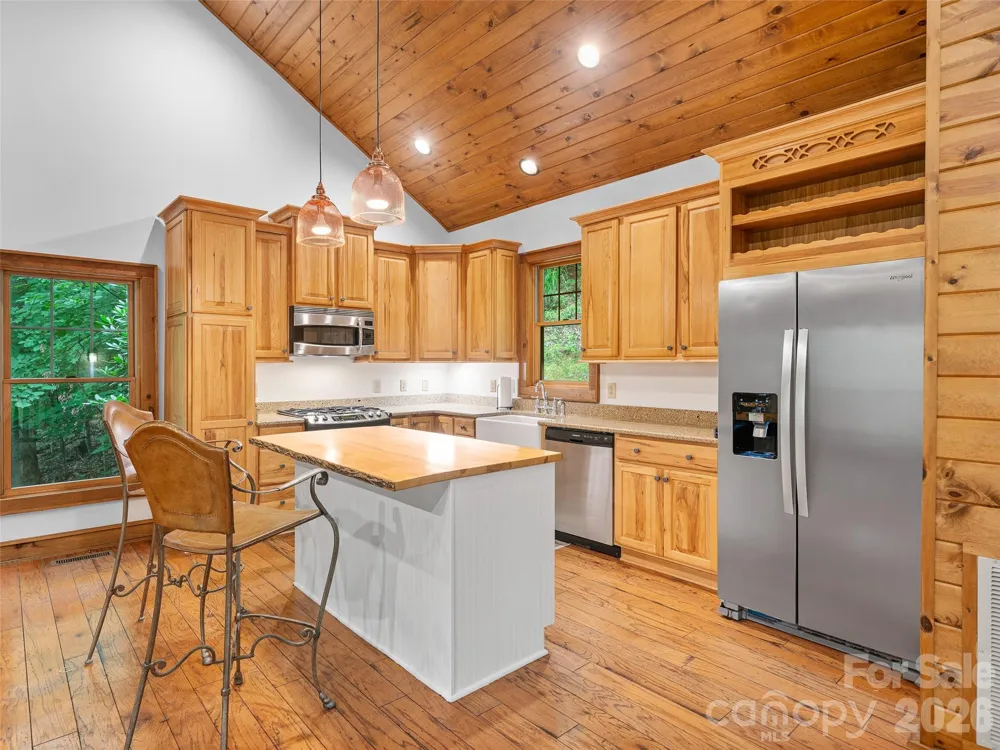 47 Falls Crossing Road Burnsville, NC 28714