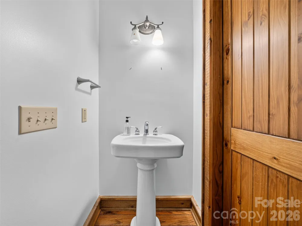 47 Falls Crossing Road Burnsville, NC 28714