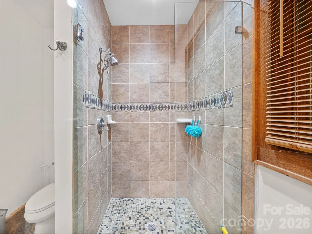 47 Falls Crossing Road Burnsville, NC 28714