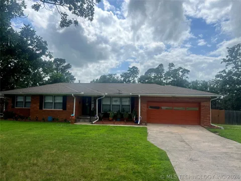 1221 Country Club