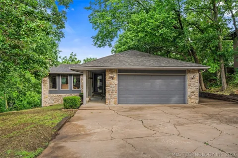 1329 Oakdale Drive