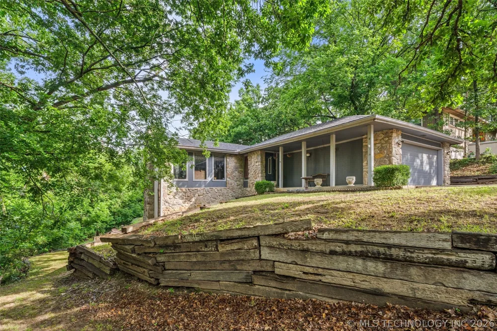 1329 Oakdale Drive Bartlesville, OK 74006
