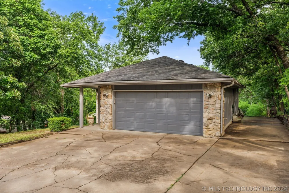1329 Oakdale Drive Bartlesville, OK 74006