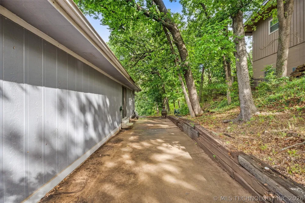 1329 Oakdale Drive Bartlesville, OK 74006