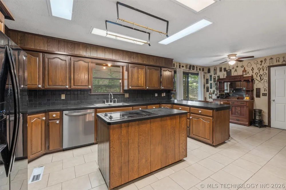 1329 Oakdale Drive Bartlesville, OK 74006