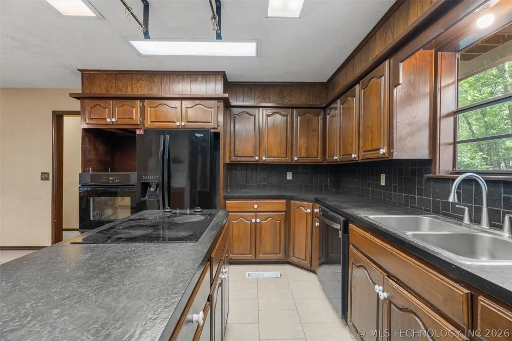 1329 Oakdale Drive Bartlesville, OK 74006