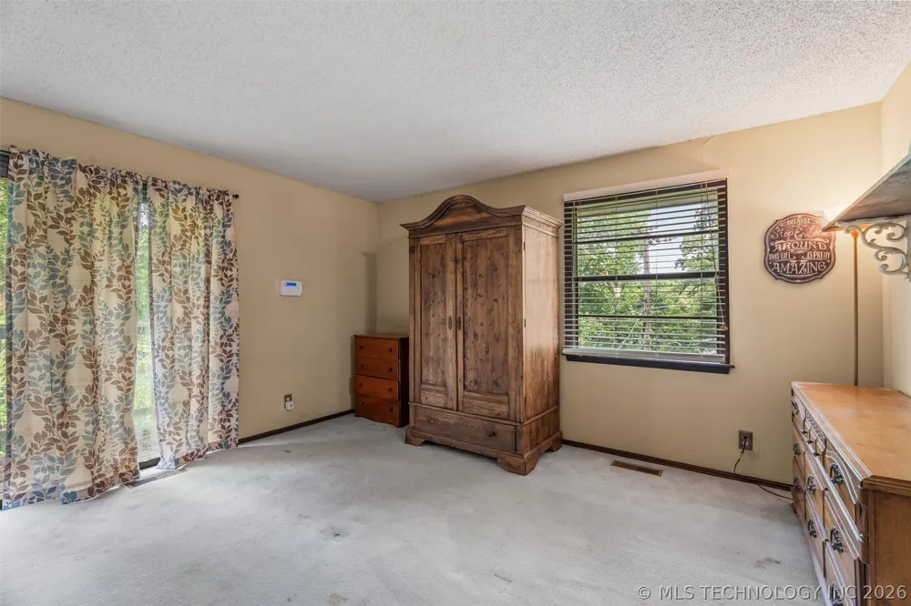 1329 Oakdale Drive Bartlesville, OK 74006