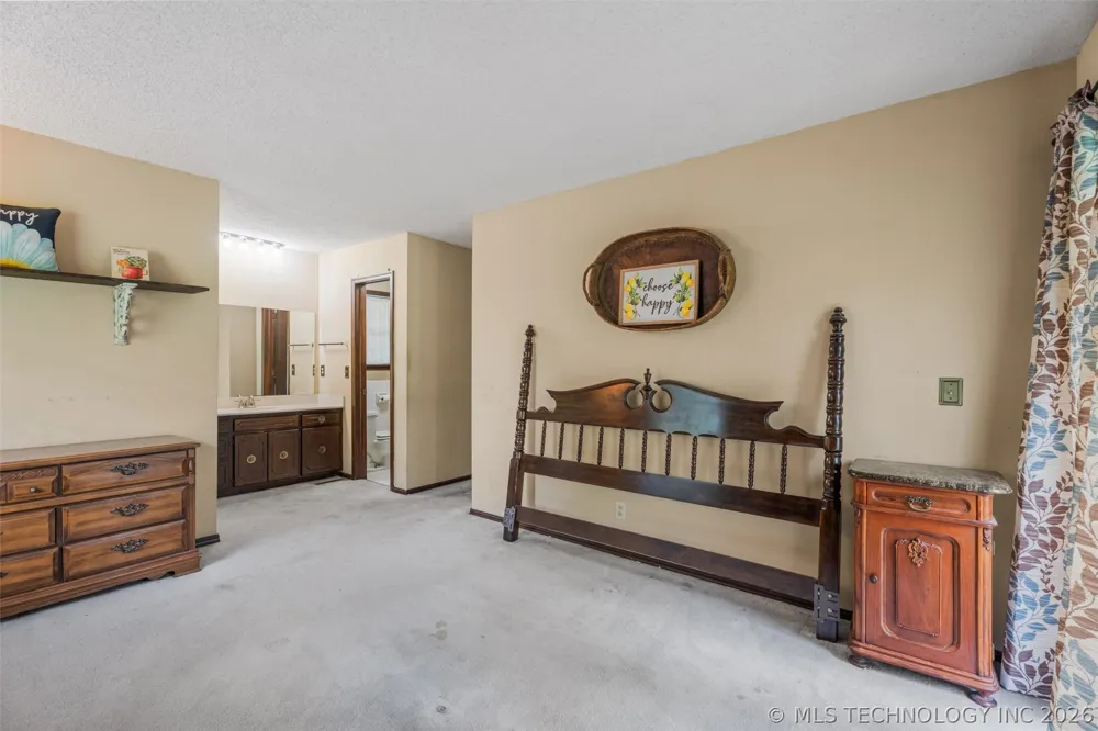 1329 Oakdale Drive Bartlesville, OK 74006