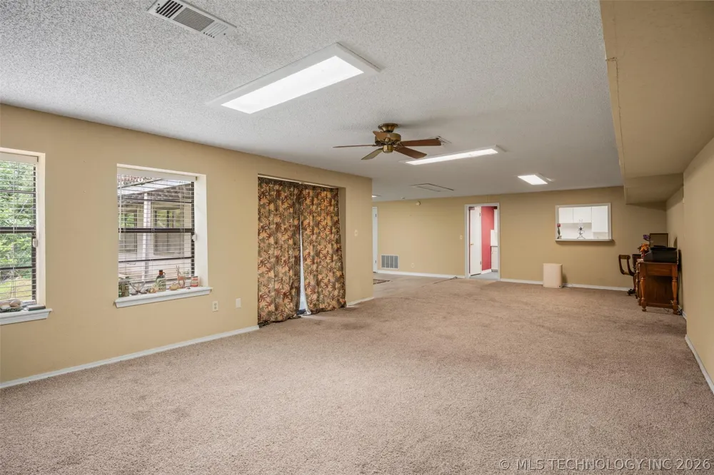 1329 Oakdale Drive Bartlesville, OK 74006