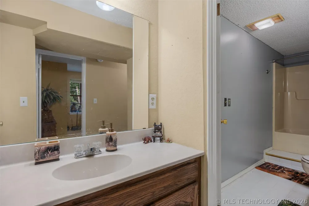 1329 Oakdale Drive Bartlesville, OK 74006