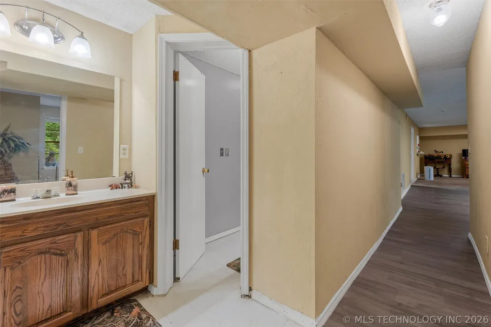 1329 Oakdale Drive Bartlesville, OK 74006