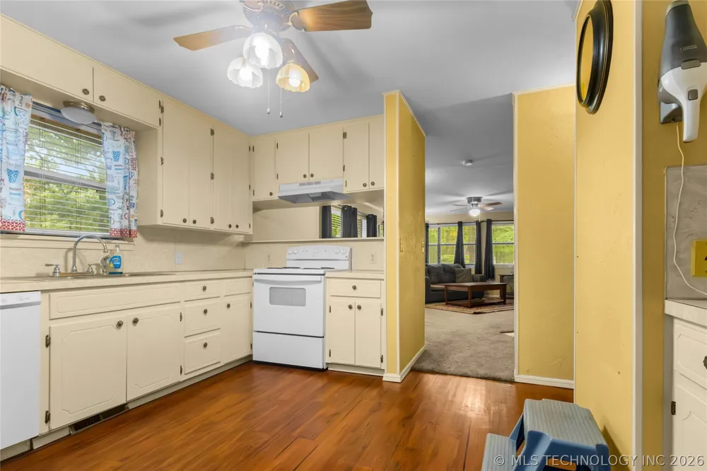 114581 Castaway Court Eufaula, OK 74432