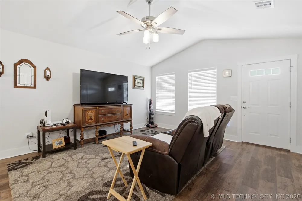 896 S Snyder Springs Loop Watts, OK 74338