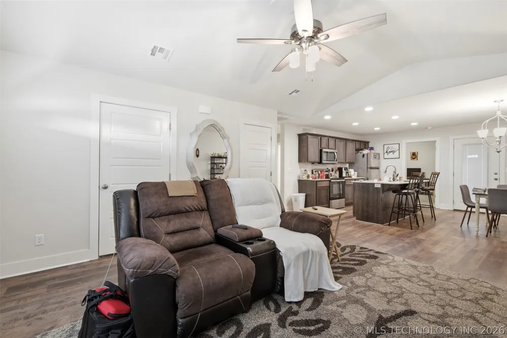 896 S Snyder Springs Loop Watts, OK 74338