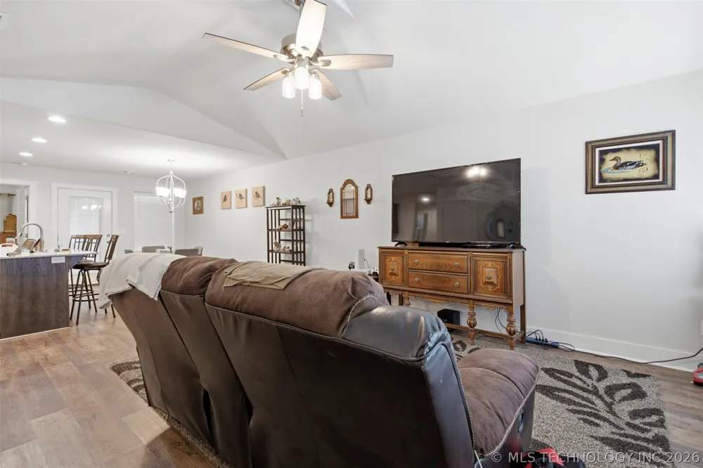 896 S Snyder Springs Loop Watts, OK 74338