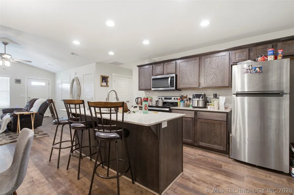 896 S Snyder Springs Loop Watts, OK 74338