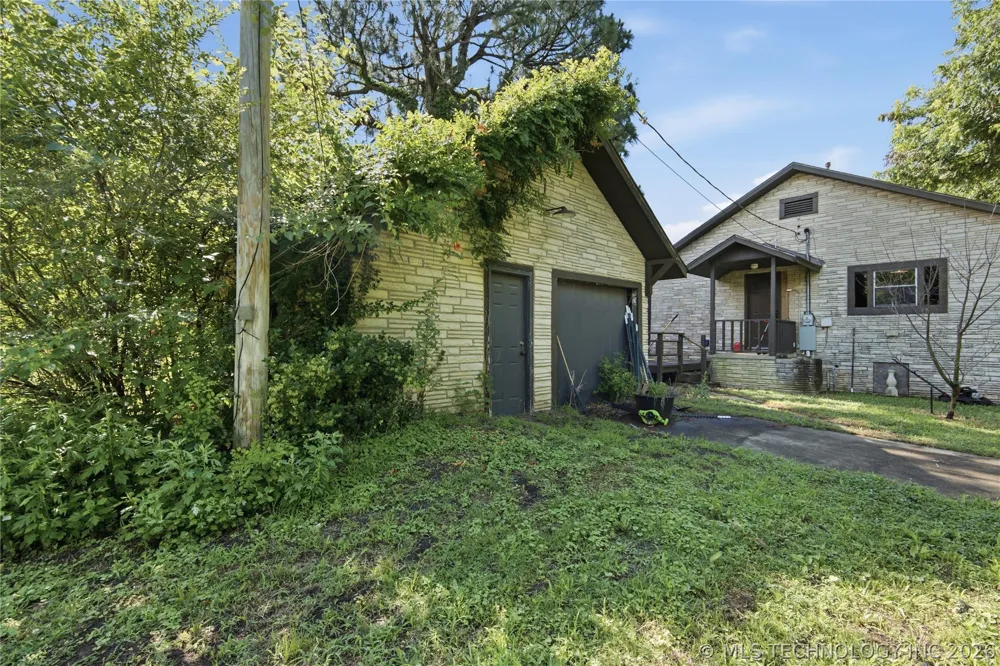 1613 E 9th Street Okmulgee, OK 74447