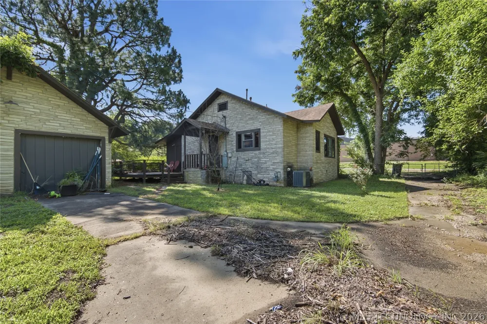 1613 E 9th Street Okmulgee, OK 74447